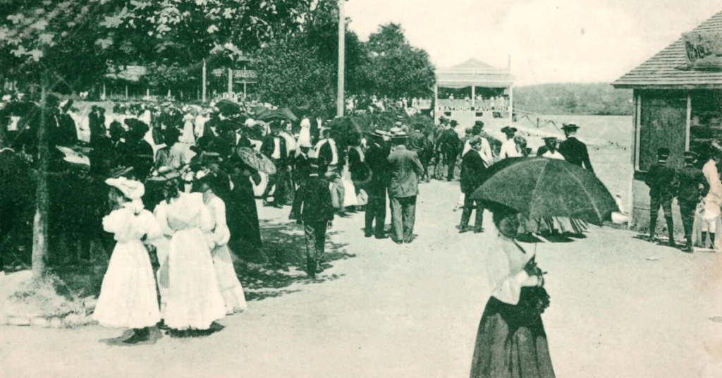 Vacationers at Conneaut Lake